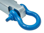 Close-up of the blue bow shackle and removable pin on the 5000 kg recovery hitch